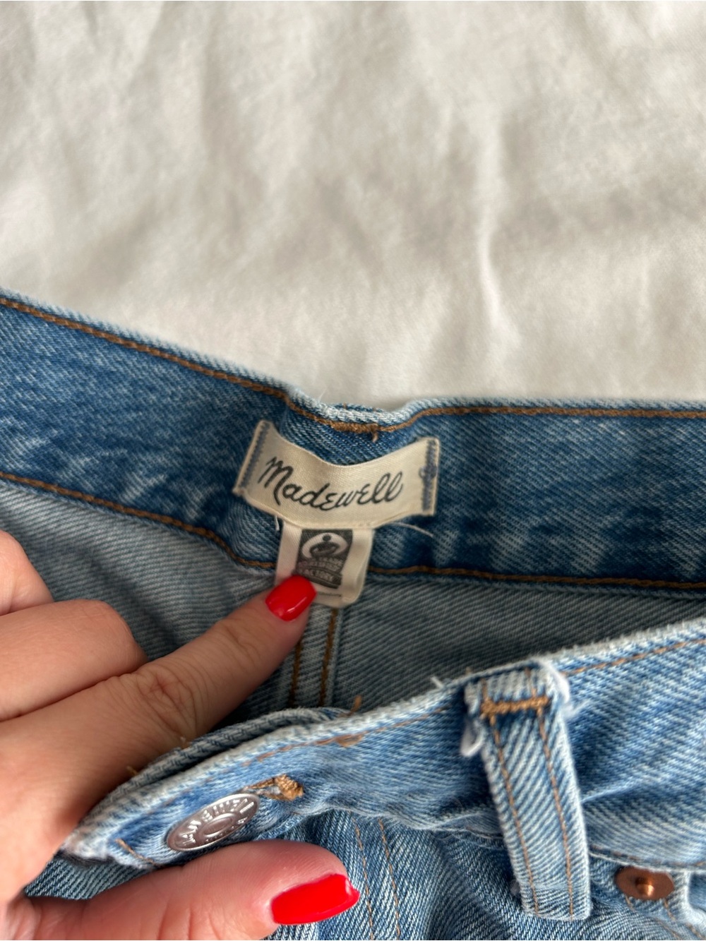 Madewell Relaxed Mid-Lenght Denim Shorts with Light Distressing - Picture 4 of 11
